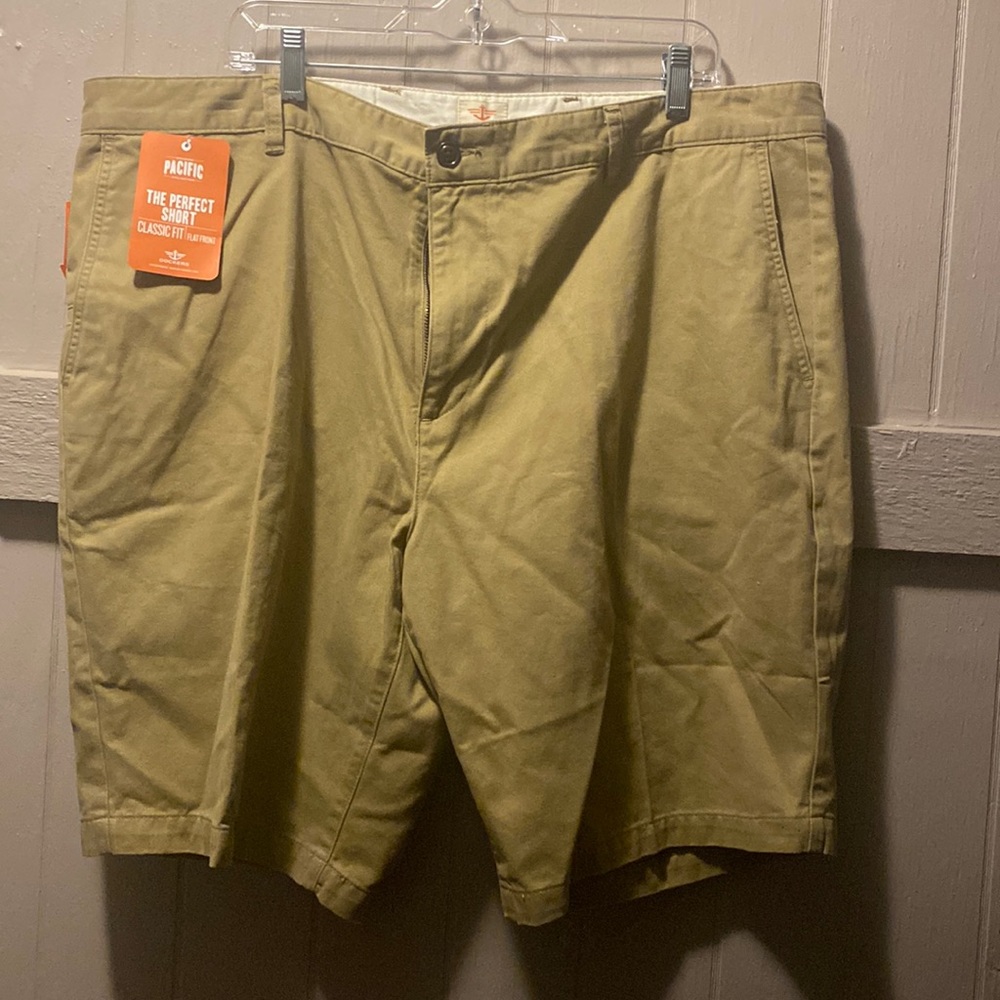 NWT - Dockers Men's The Perfect Short Basic Classic Fit, Khaki Sz 42 REG